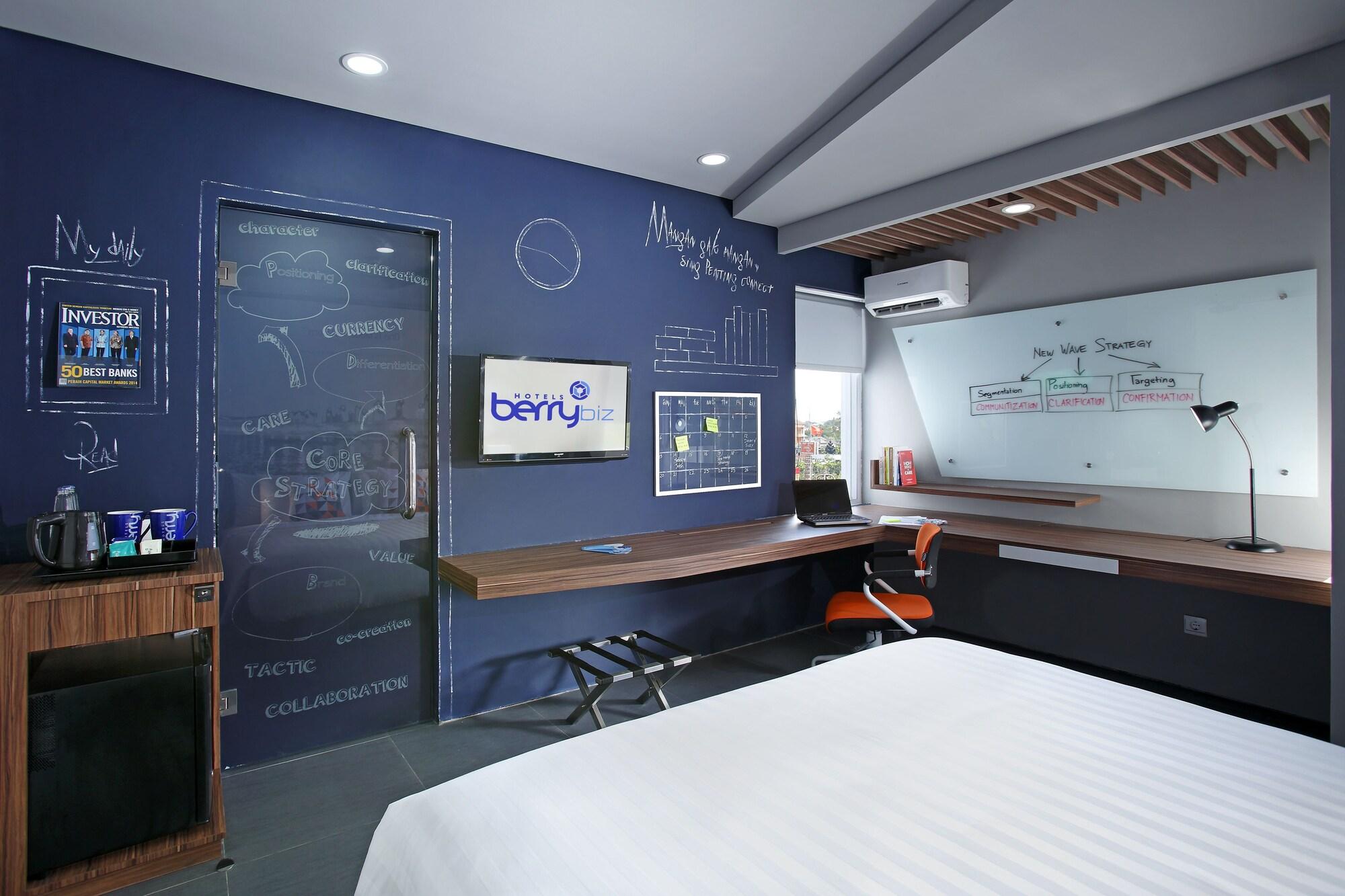 Berry Biz Hotel Семіньяк Екстер'єр фото