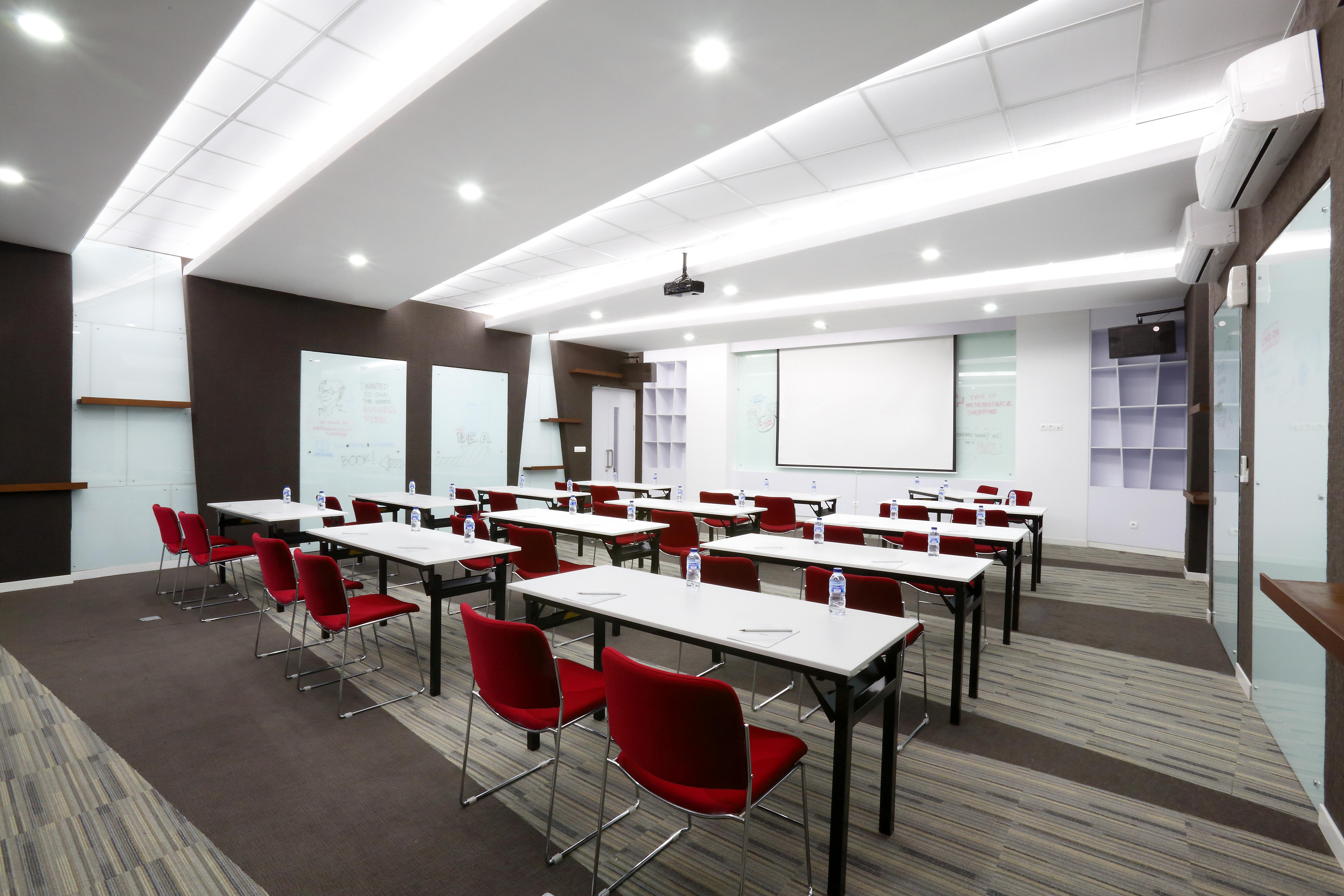 Berry Biz Hotel Семіньяк Екстер'єр фото