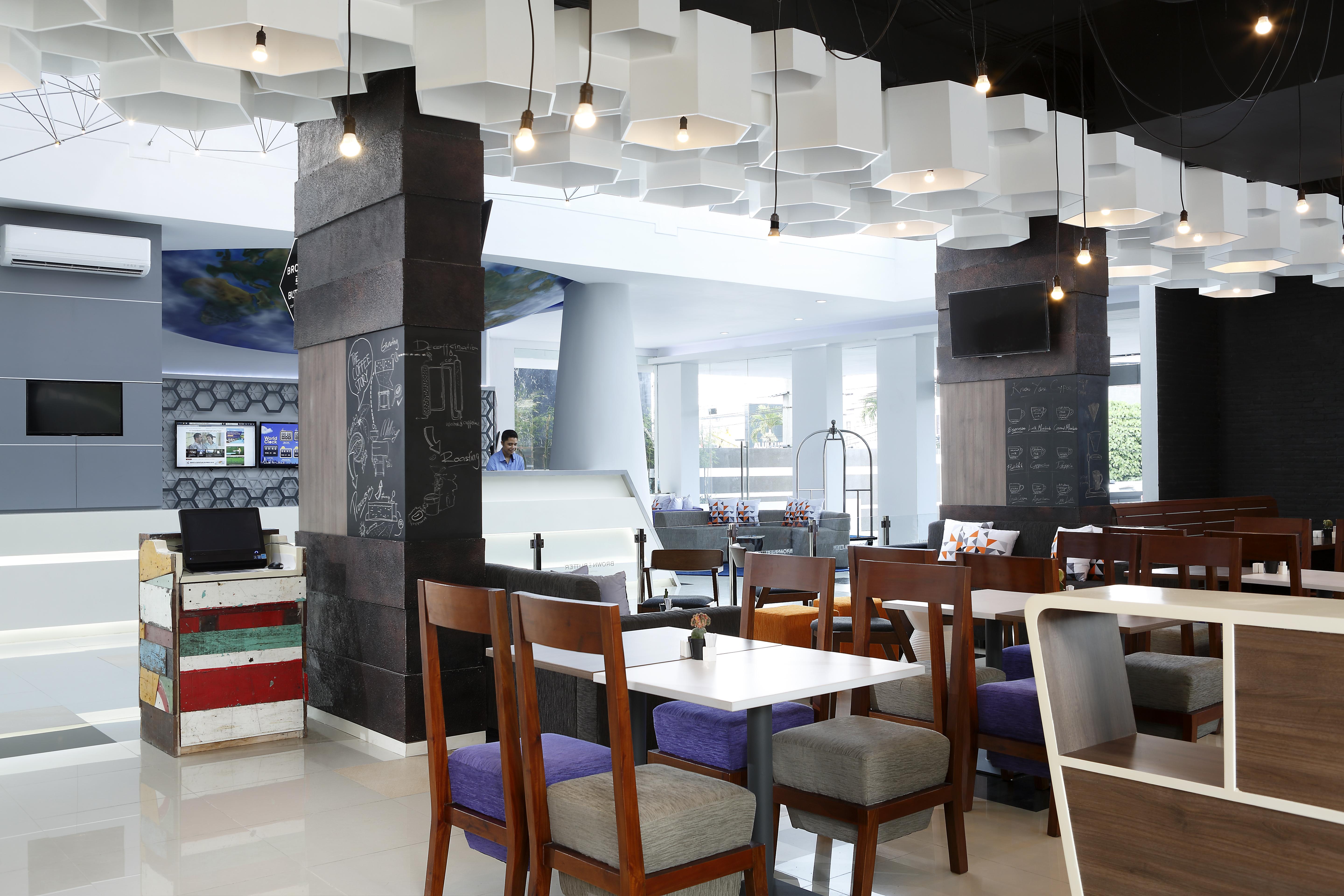 Berry Biz Hotel Семіньяк Екстер'єр фото