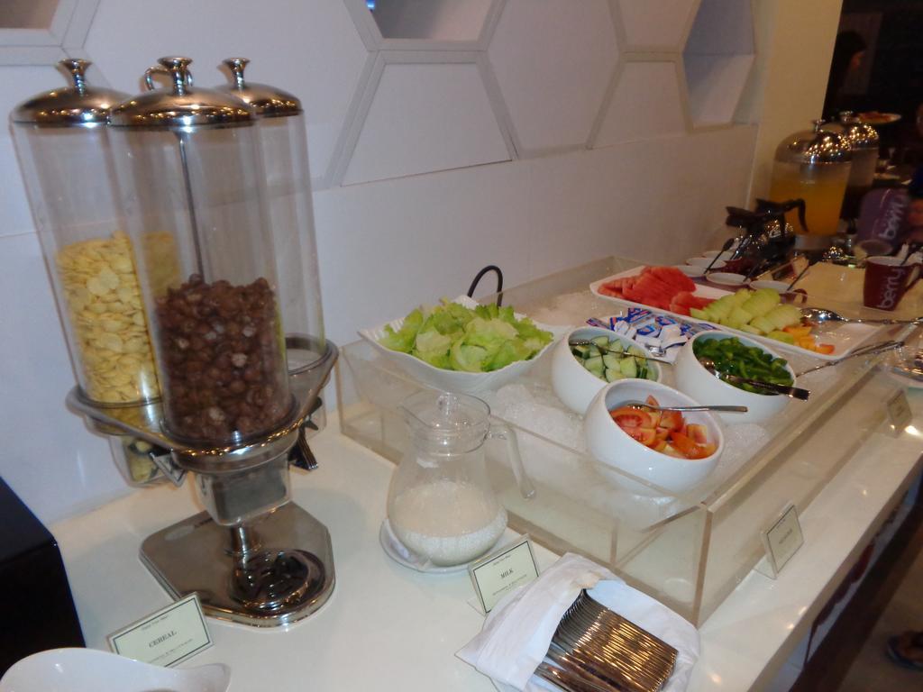 Berry Biz Hotel Семіньяк Екстер'єр фото