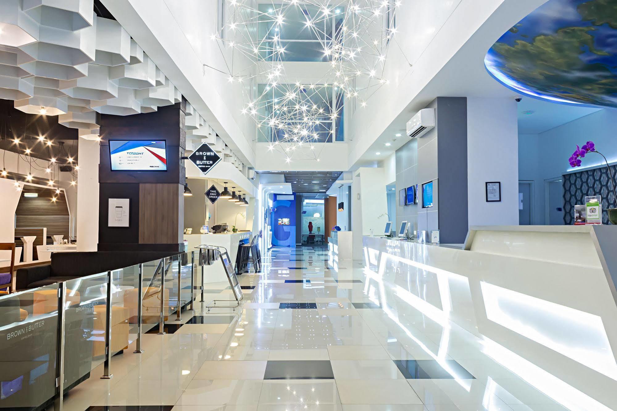 Berry Biz Hotel Семіньяк Екстер'єр фото
